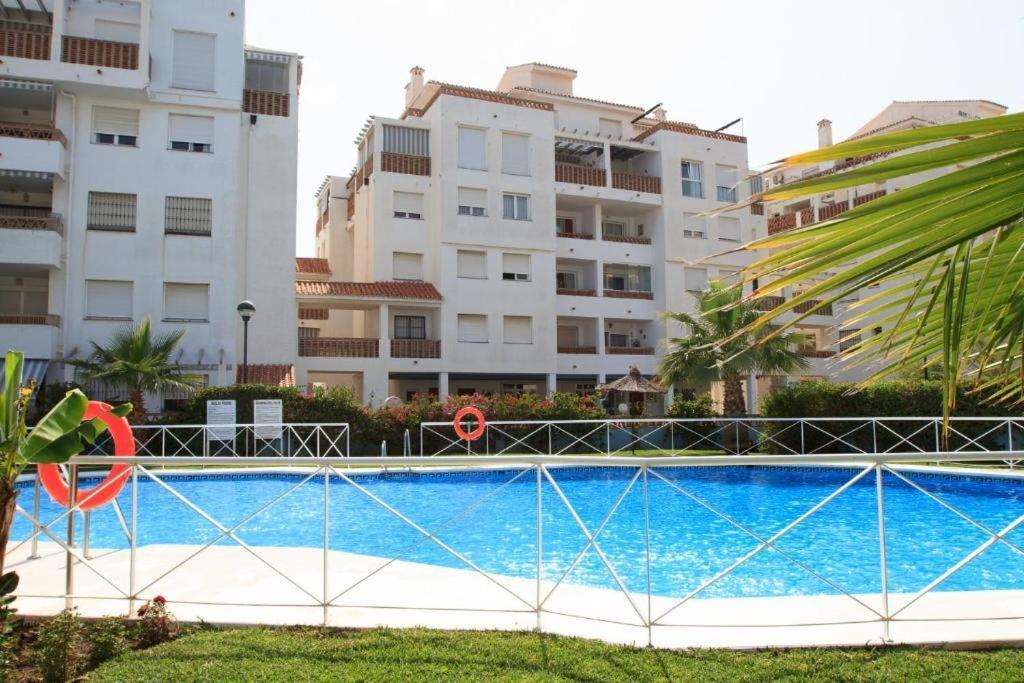 2Bdr Sunny Apartment With Pool And Private Parking In เบนัลมาเดนา ภายนอก รูปภาพ
