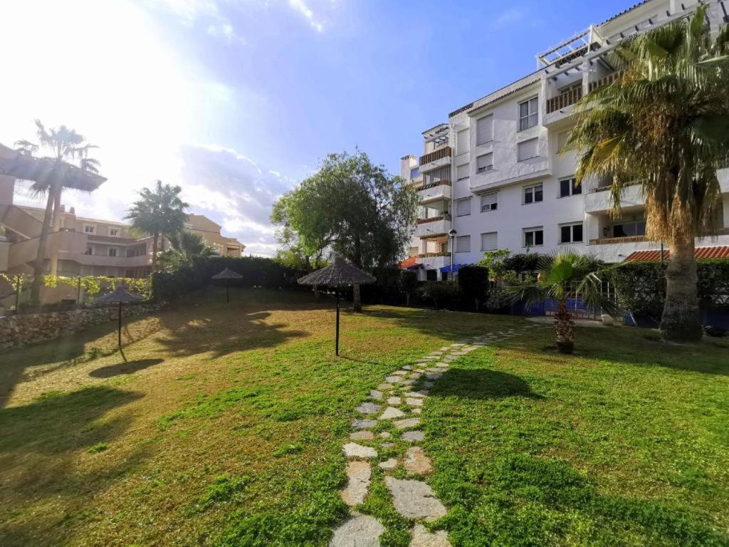 2Bdr Sunny Apartment With Pool And Private Parking In เบนัลมาเดนา ภายนอก รูปภาพ